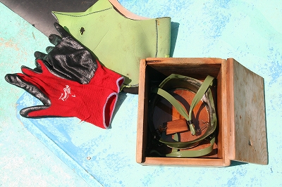 神島町が使用する海女のメガネバコと水中眼鏡と作業手袋