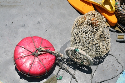 神島町の海女が使用する浮輪と網袋1